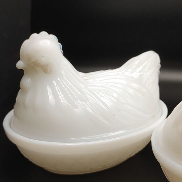 2 Hazel Atlas Milkglass Nesting Hens - Picture 4 of 10